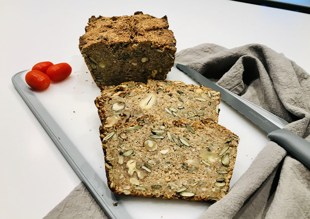 6-Korn Vollkorn-Brot „Nussknusper“ mit Nüssen und Saaten aus dem Zauberkasten Plus oder dem kleinen Zaubermeister Lily