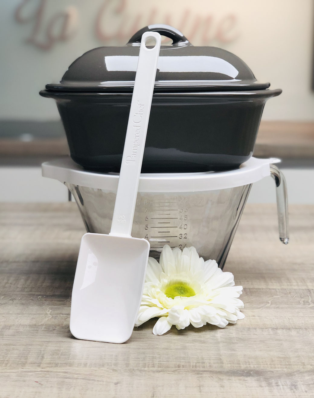 Hier siehst du das geniale Set von Pampered Chef die Brotzeit. Als Set erhälst du den Zaubermeister Lily & die große Nixe und den Scraper.