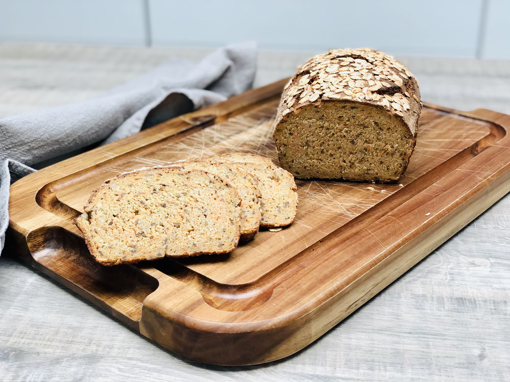 Hier siehst du mein selbst gebackenes Brot mit Emmer, Grünkern und Dinkelmehl aus dem Zauberkasten von Pampered Chef®