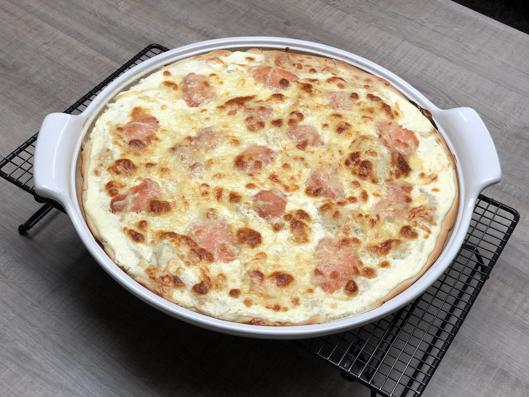 Siehst du wie knusprig mein Lachsflammkuchen geworden ist. Ultra lecker und cross von der White Lady von Pampered Chef®