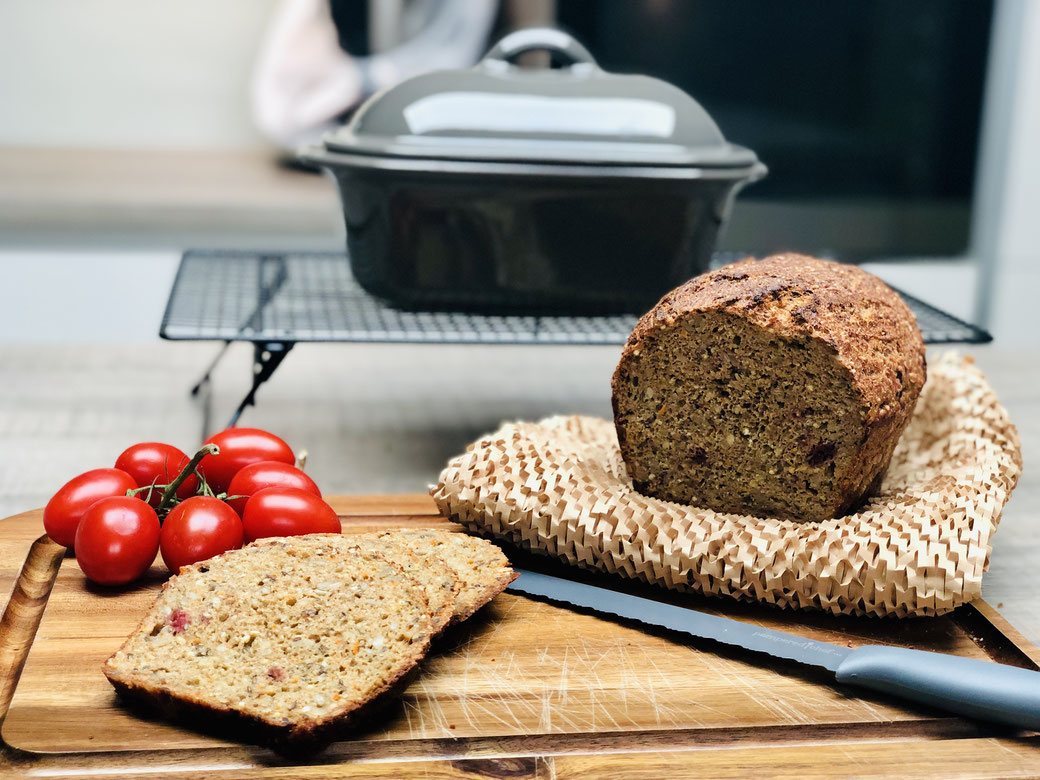 Pampered Chef Zaubermeister Lily Brot. Heute ein Rote Beete Brot mit Karotten und 6 Korn Mischung mit Nüssen und Hirse.