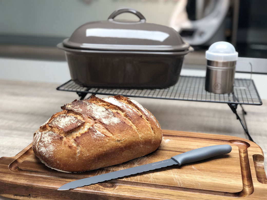 Hier siehst du mein leckeres selbst gebackenes Brot mit Vollkorn- Anteil und mit Schwarzbier. Lecker und würzig so wie ein gutes Brot schmecken muss :)