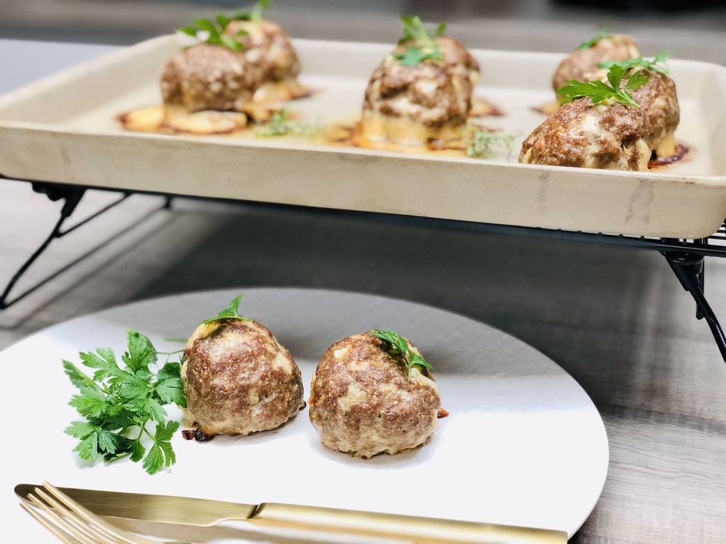 Buletten-Hackfleischküchle oder Frikadellen, egal wie bei euch diese leckeren Hackfleisch Kreationen heißen, die sind einfach schnell zubereitet und super lecker und aus dem Backofen RuckiZucki auf den Tisch ohne viel Gedöhns