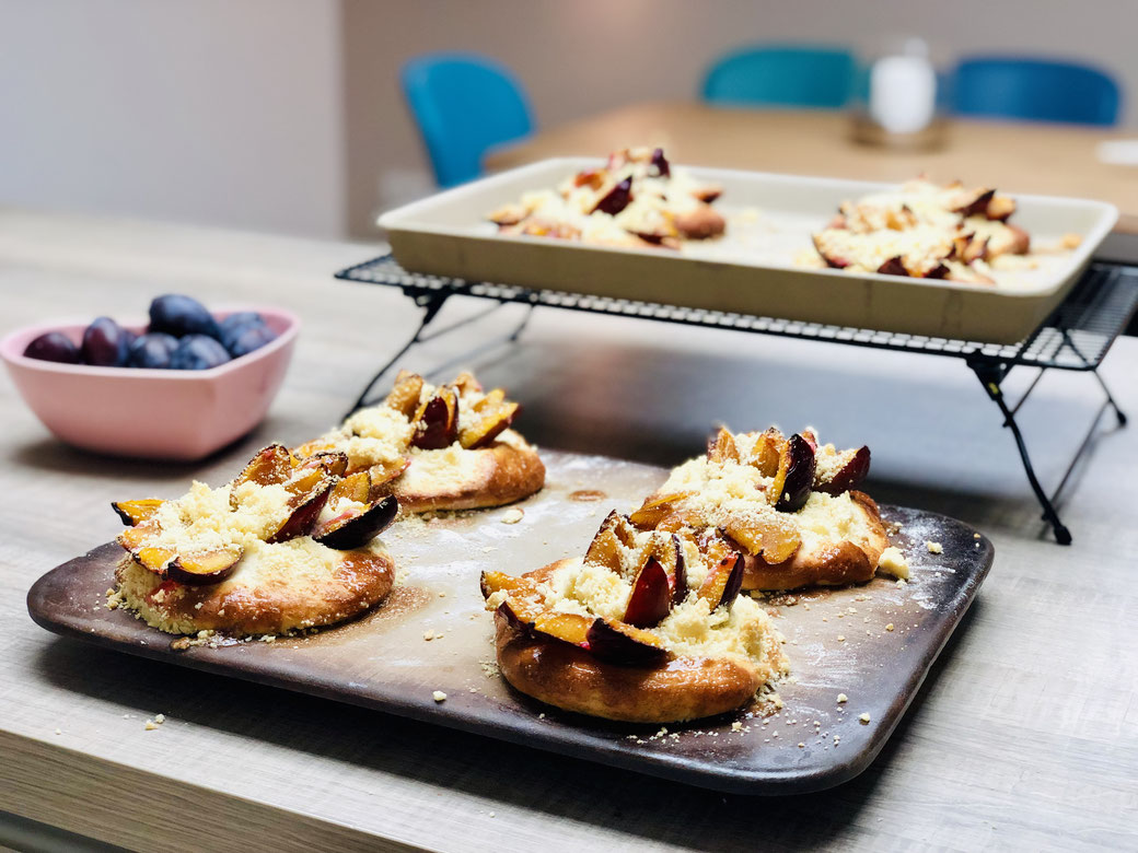 Hier bekommst du das Rezept zu den leckeren Zwetschgen Plunder Teilchen. Gebacken habe ich auf dem großen Ofenzauberer und dem Zauberstein von Pamperechef