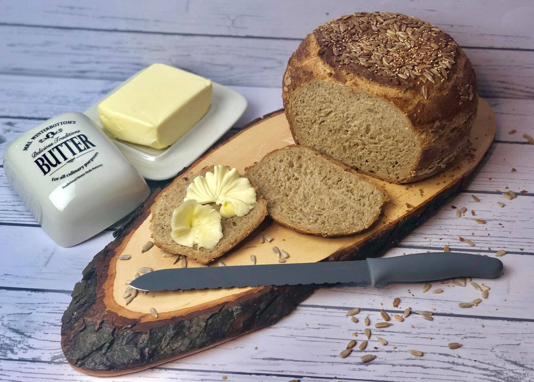 Ein kleines leckeres selbst gebackenes Brot aus dem runden Zaubermeister von Pampered Chef®