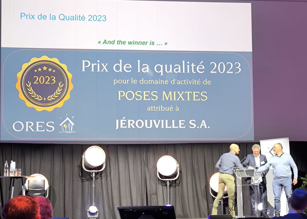 Prix de la qualité ORES pour le domaine d'activité de poses mixtes attribué à Jérouville S.A., remis à Olivier Ledent.
