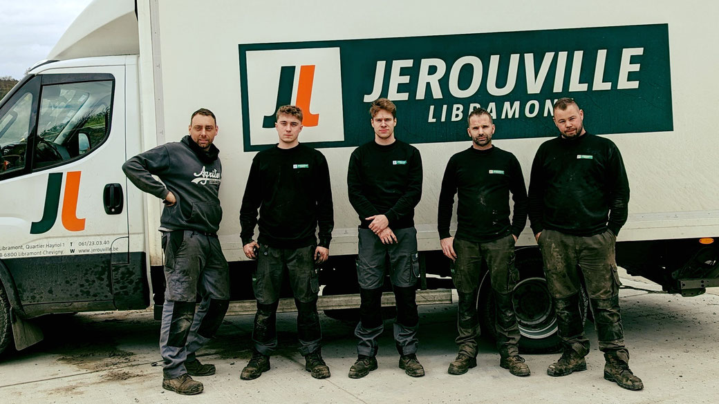 Équipe de mécaniciens de Jérouville Libramont- de gauche à droite : Basile Divoy, Victor Guissard, Hugo Lemaire, Samuel Goffette, Emmanuel Nollevaux.