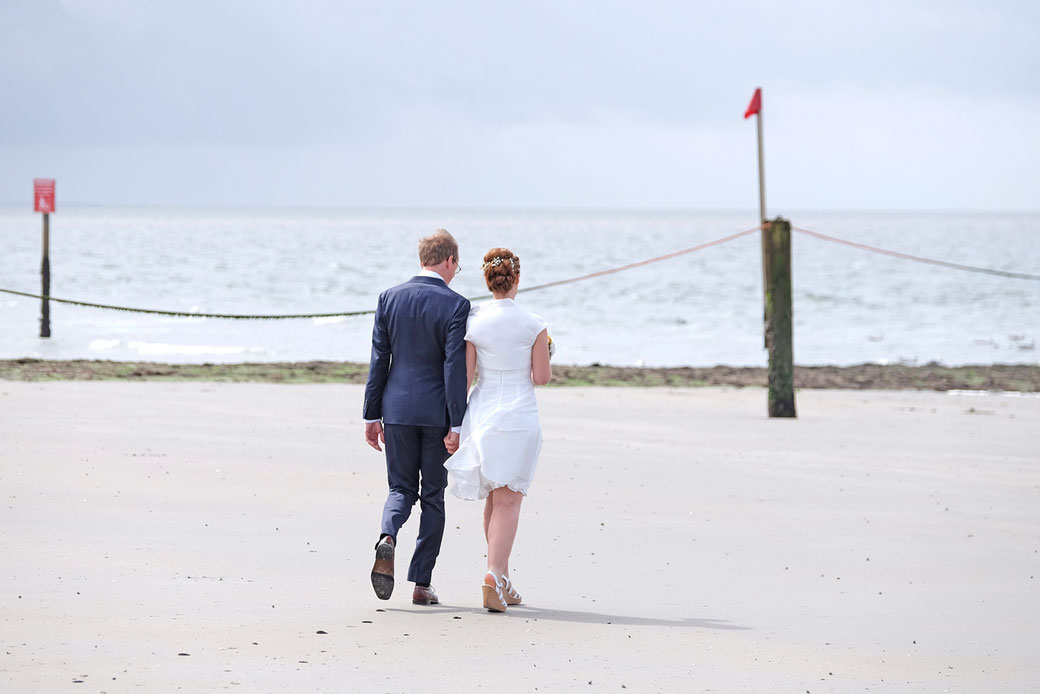 Fotograf Norderney, Hochzeitsfotograf Norderney, Inselfotograf, Badekarren Norderney Hochzeit, Heiraten am Strand, Hochzeitsfotos Norderney, Hochzeitsfotografie, Meer, Düne, Ostfriesland, 2016, 2017, 2018