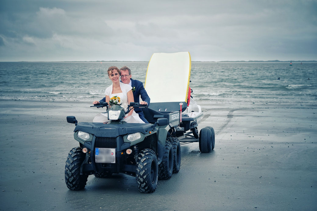 Fotograf Norderney, Hochzeitsfotograf Norderney, Inselfotograf, Badekarren Norderney Hochzeit, Heiraten am Strand, Hochzeitsfotos Norderney, Hochzeitsfotografie, Meer, Düne, Ostfriesland, 2016, 2017, 2018