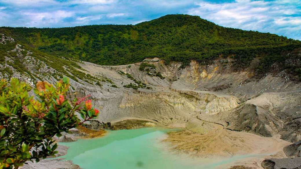 Tangkuban Perahu