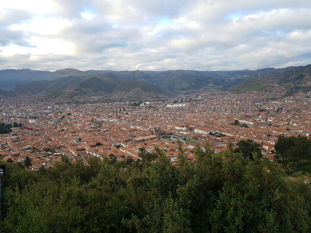 Blick vom Christo Blanco auf Cusco