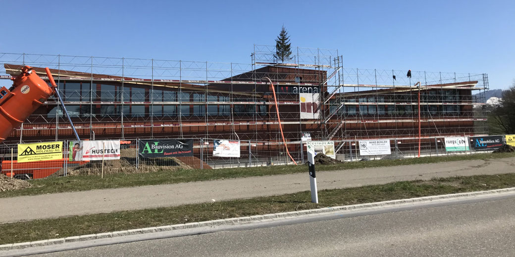 Noch wird die ganze Pracht der Halle von Gerüsten und Transparenten verdeckt. Bild: Barbara Tudor