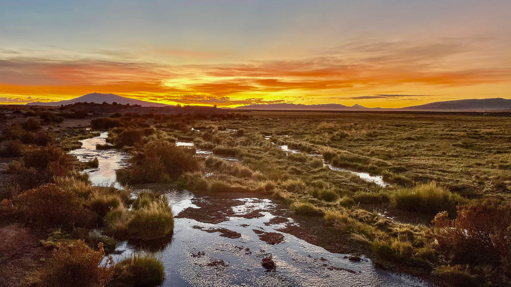 Sonnenaufgang über Bolivien