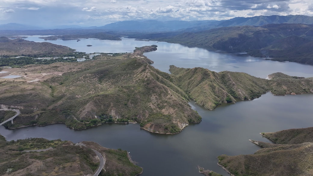Entlang des Río Magdalena liegen mehrere Staudämme – der größte ist El Quimbo, mit einer Leistung von 400 MW.