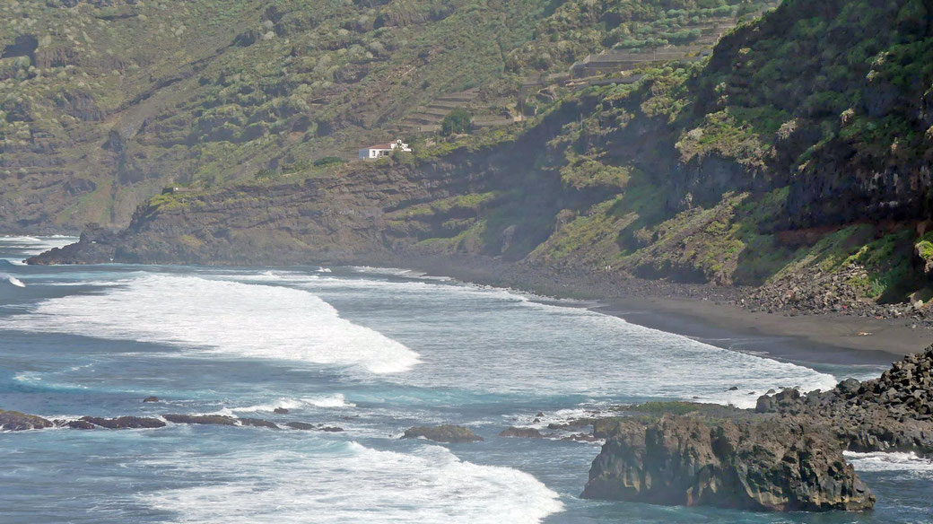 Playa EL ANCÒN - Schlecht zugänglich aber dafür sehr einsam. Nix zum Baden, da starke Wellen und Strömung
