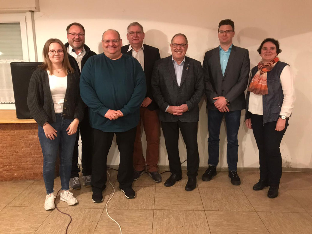 von links nach rechts: Anna-Lena Hirsch (neue Schriftführerin), Marcus Schädler (neuer Vorstand Organisation/Veranstaltungen), Michael Lödl (neuer 2. Vorstand), Stephan Högerle, Klaus Pöpperl, Stefan Raffelt (neuer 1. Vorstand), Manuela Moosmann