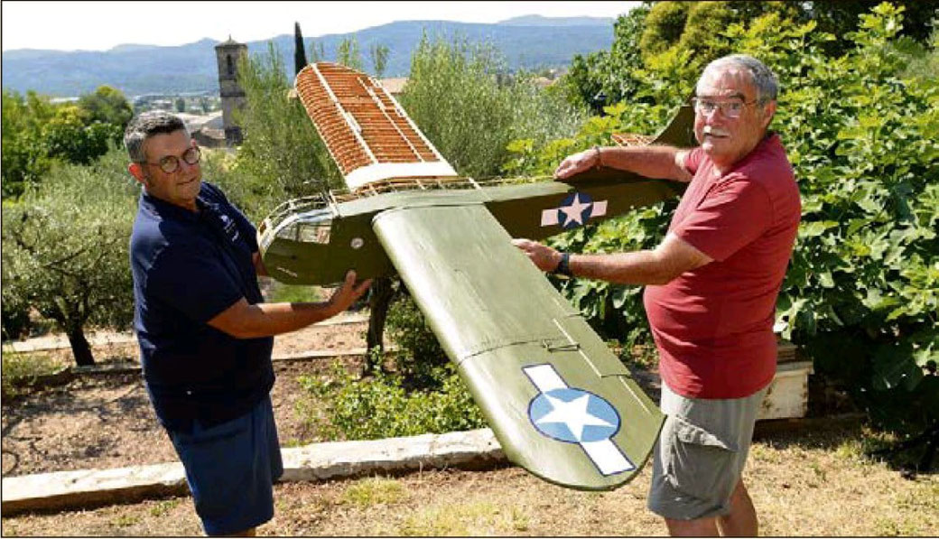 Model 1/10e entierement fabriqué par Franck . plus de 600 heures de travail en 2022. (photo Var matin)