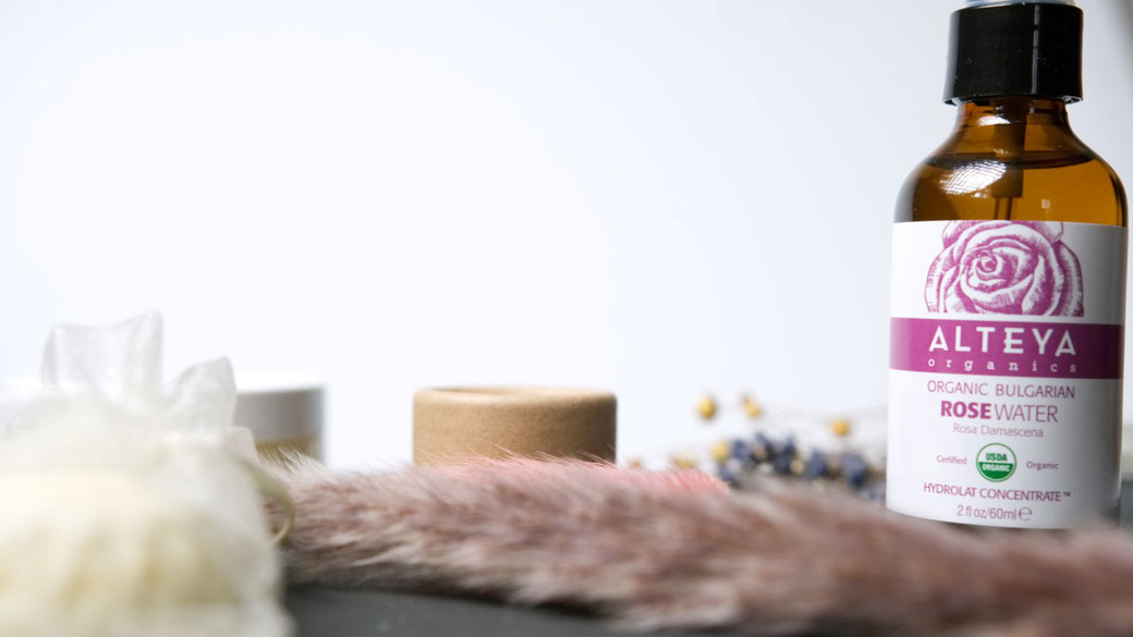 Rosenwasser als Aromatherapie für Schwangere und Mamas