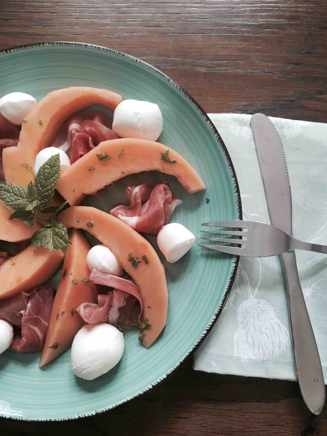 Das perfekte Sommer-Gericht: Melone, Schinken und Mozzarella