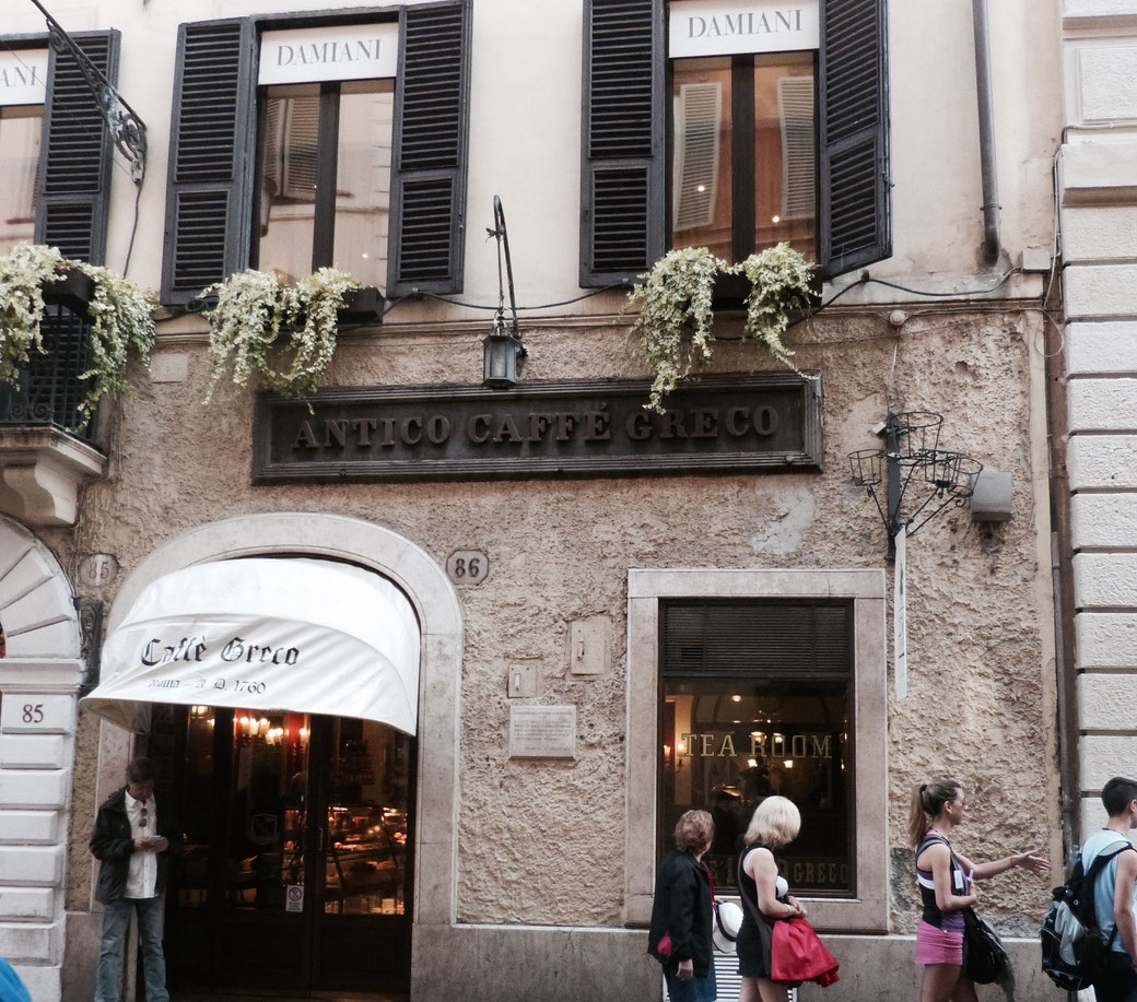 Antico Caffè Greco auf der noblen Via dei Condotti. Wie viele andere Literaten und Künstler gingen auch die Shelleys und Lord Byron hier ein und aus. 