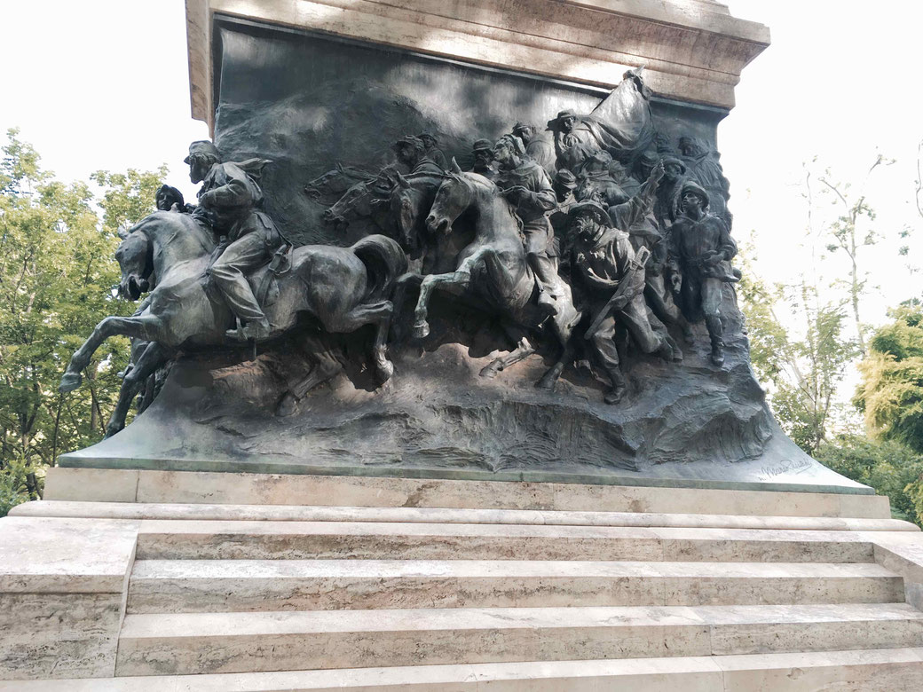 Kampfszenen auf dem Denkmal von Anita Garibaldi 