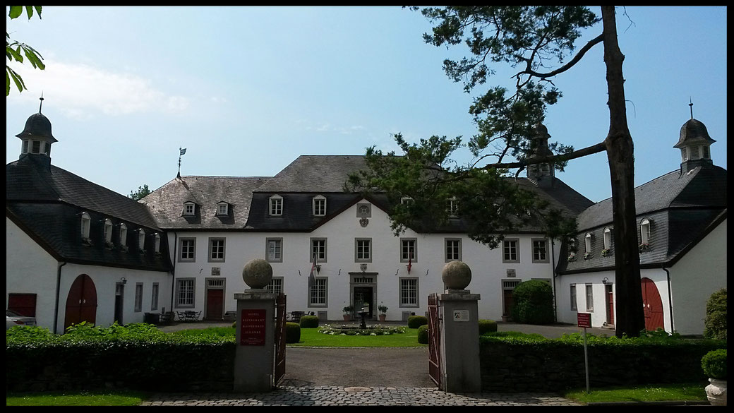 Romantik-Hotel mit eigener Kapelle und Golfplatz, meine heutige High-End Adresse: Schloss Auel