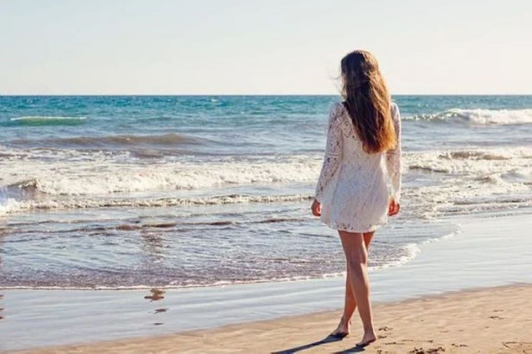 Clickandbay- young-woman- is-looking-at-sea-blue
