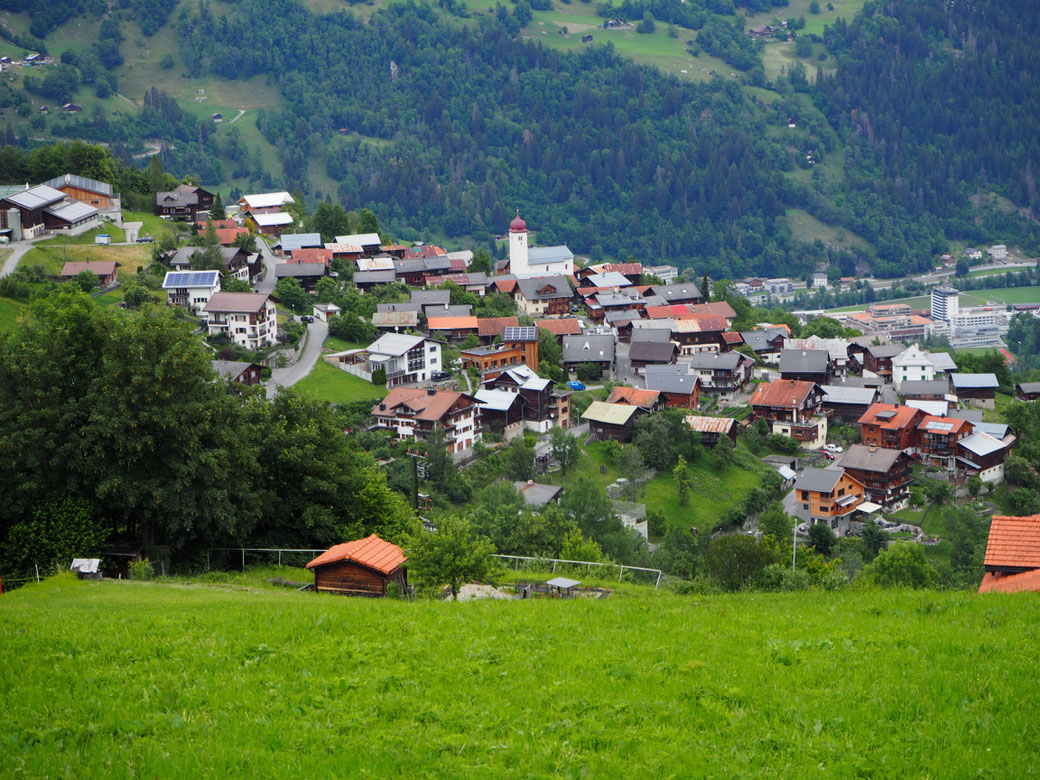 Das Dorf Luven mit Kirche