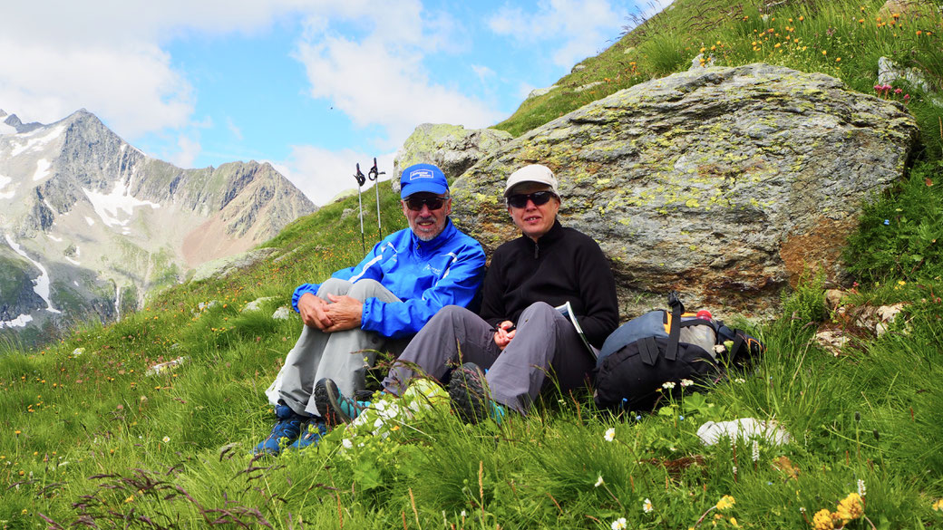 Mittagsrast auf dem Pass Disrut