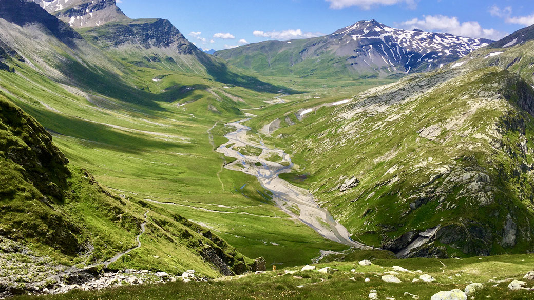 Vom Pass Disrut Blick auf die Greina-Ebene