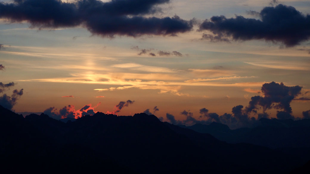 Abendstimmung vor der Hütte