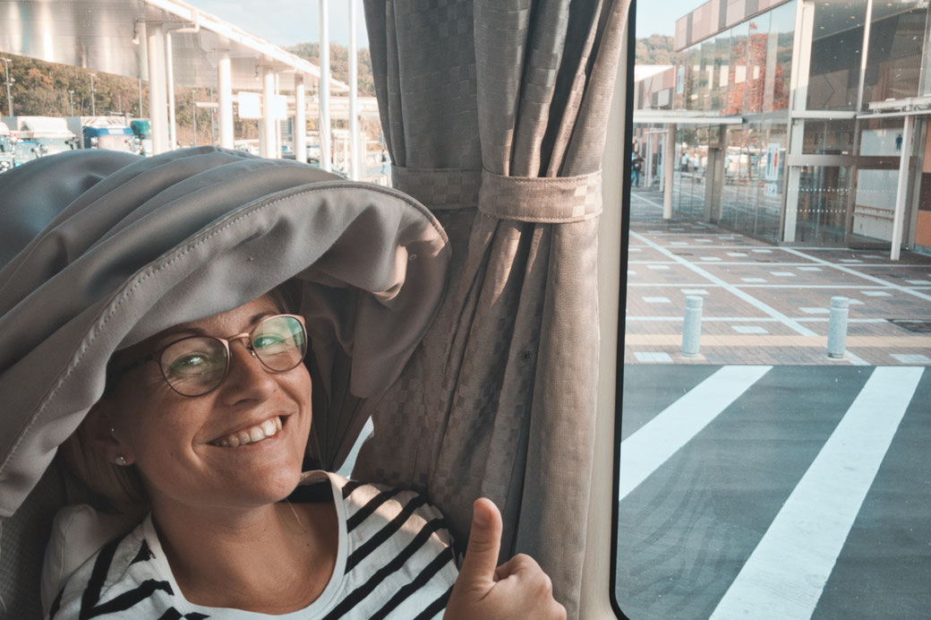 Frau im Bus
