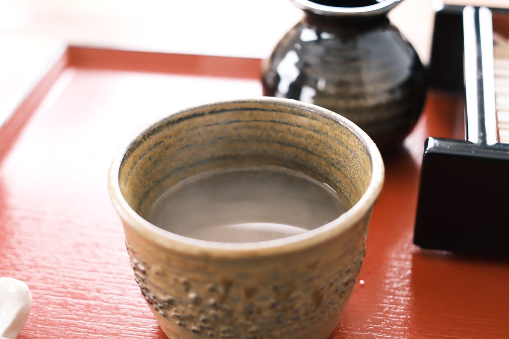 そばちょこは、「蘭らん陶芸サークル」さんに作っていただきました