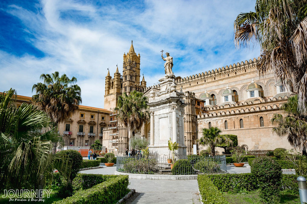 Der Vorplatz zur Kathedrale von Palermo