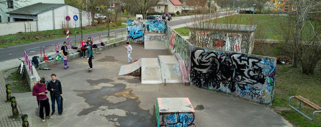 Die Skaterbahn in Genthin ist marode und gefährlich. Das Bild ist vor Corona entstanden.