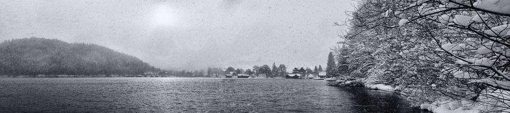 Am Altausseersee bei dichten Schneefall.