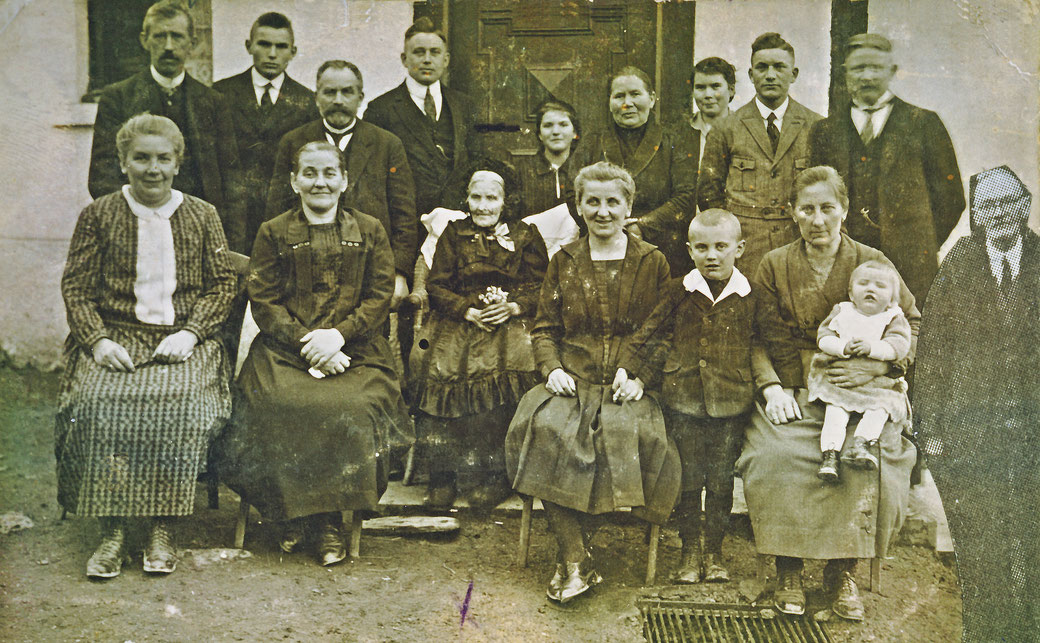 Foto am 5. März 1929 anlässlich des 80ten Geburtstag der Großmutter  Theresia Molitor, geb. Rath. Sie starb am 25. April 1929