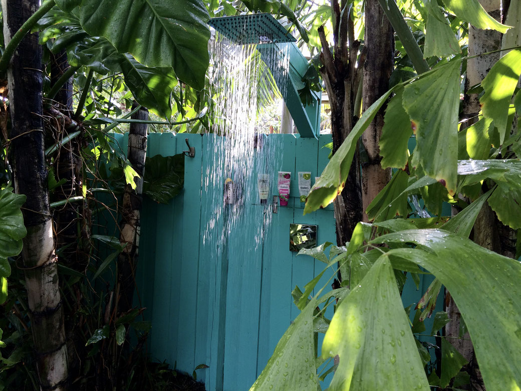 Aussendusche mit Kalt- und Warmwasser