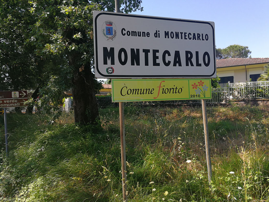 Ortsschild von Montecarlo (LU)
