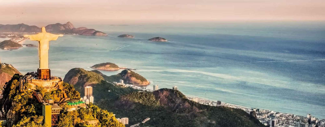Grand South America 2028 von Los Angeles nach Kopenhagen mit Silver Nova mit der Christusstatue (Christo Redentor) auf dem Berg Corcovado in Rio de Janeiro