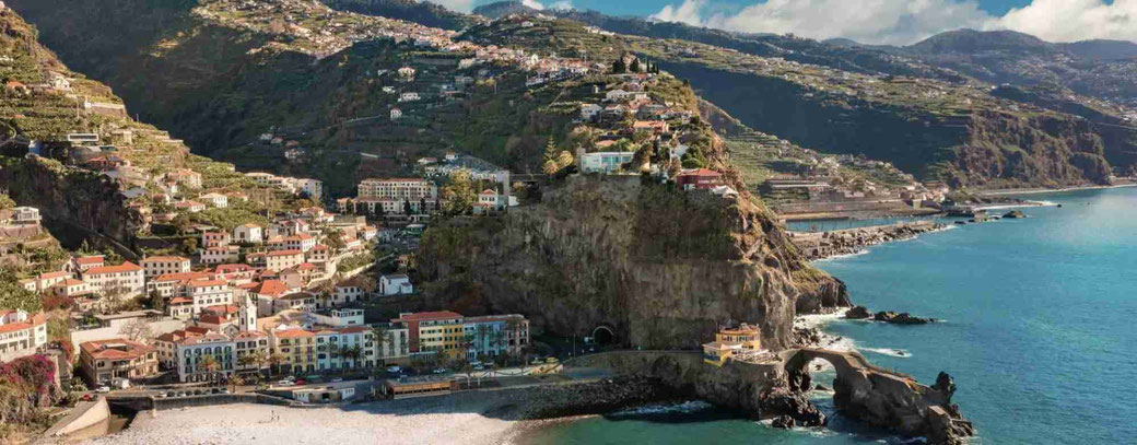 Küstenstadt Ponta do Sol auf der Insel Madeira, Portugal