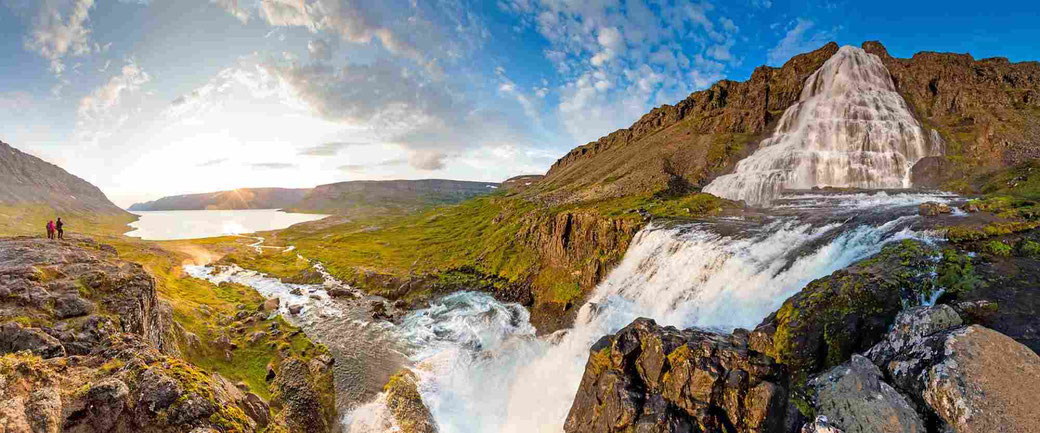 Bild des Dynjandi (auch Fjallfoss genannt), dem größten und imposantesten Wasserfall in den Westfjorden Islands