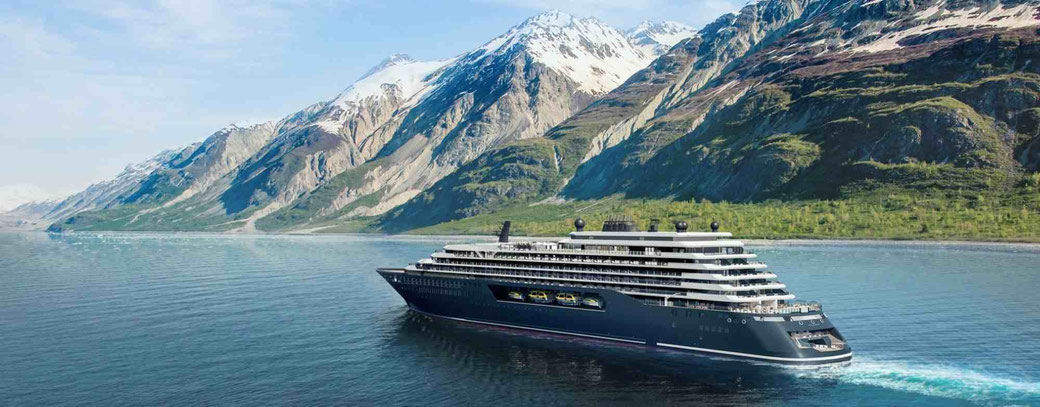 Alaskareise mit Ritz-Carlton Yacht Collection mit Bergen im Hintergrund