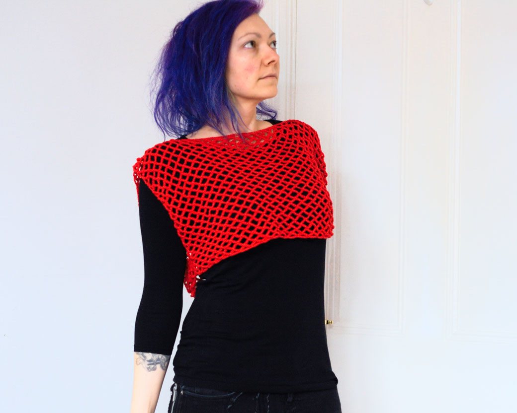 Crochet against low mood - red fishnet top - Zebraspider DIY Anti-Fashion Blog