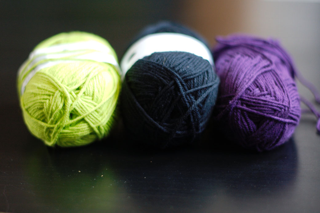 A crochet blanket - the Zebraspider way - cotton yarns lime black and dark purple - Zebraspider Eco Anti-Fashion Blog