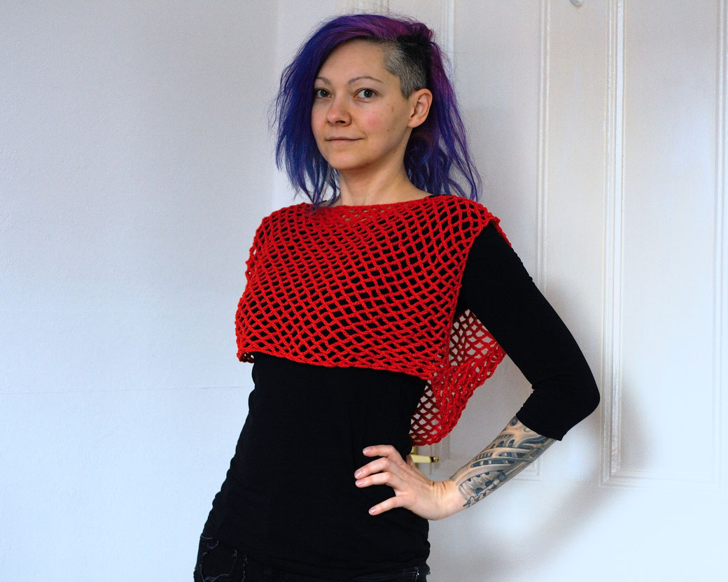 Crochet against low mood - red fishnet top - Zebraspider DIY Anti-Fashion Blog