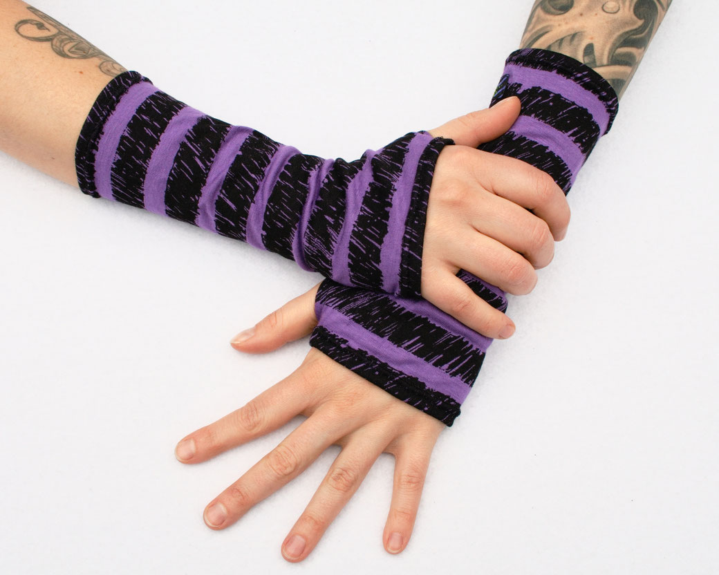 New arm warmers and fingerless gloves - Zebraspider Anti-Fashion - as dark, eco and fair as it should be New arm warmers and fingerless gloves - Zebraspider Anti-Fashion - as dark, eco and fair as it should be