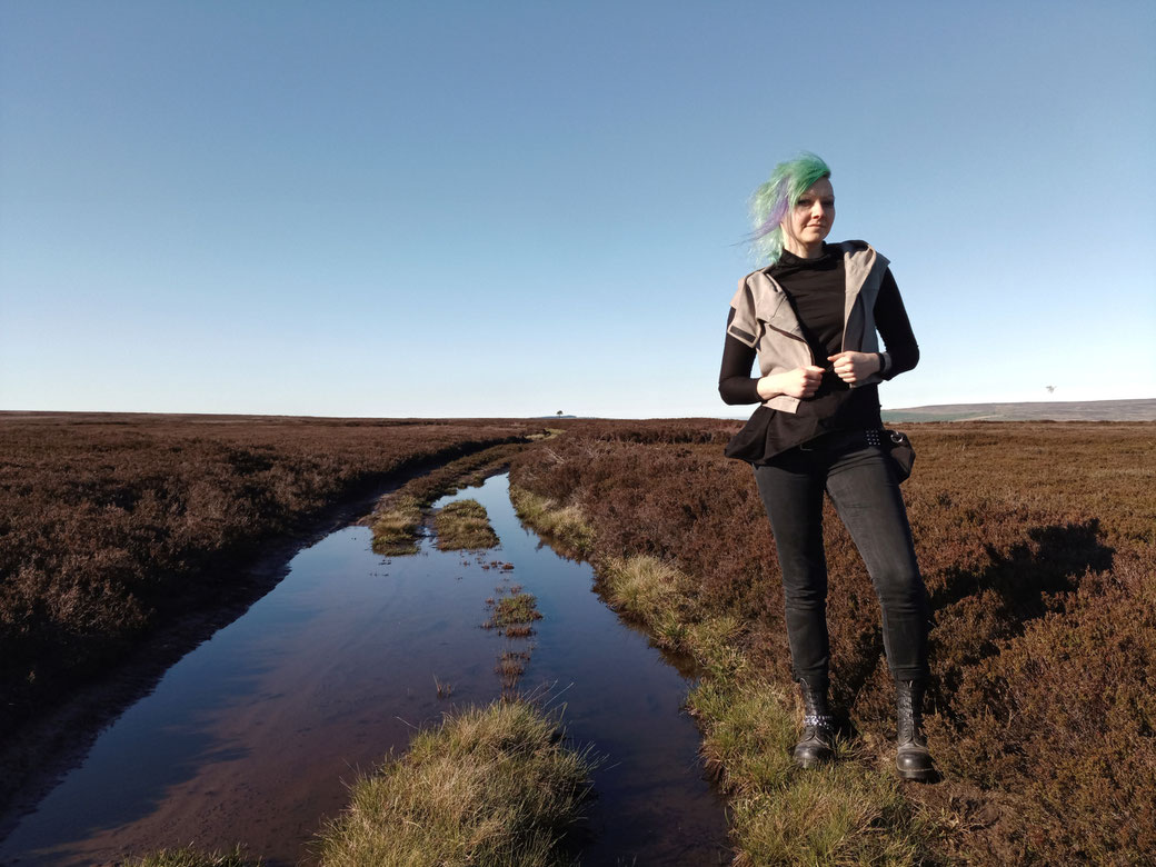 Everyday post-apocalyptic outfits with Ynhoia and Dorawyn - black top and hooded vest in the moors - Zebraspider Eco Anti-Fashion