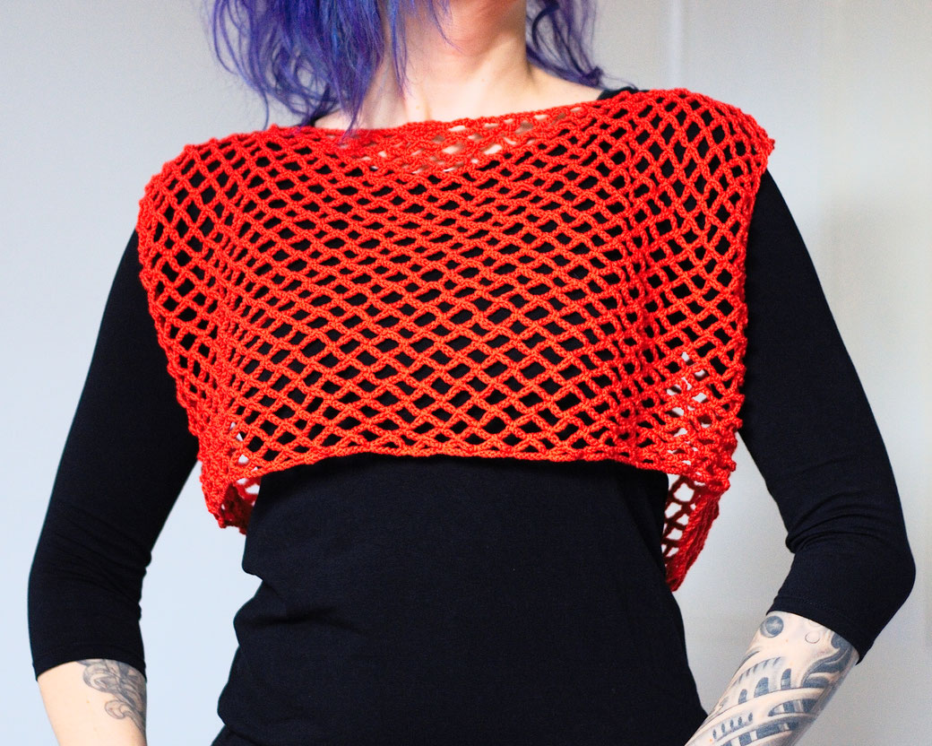 Crochet against low mood - red fishnet top - Zebraspider DIY Anti-Fashion Blog