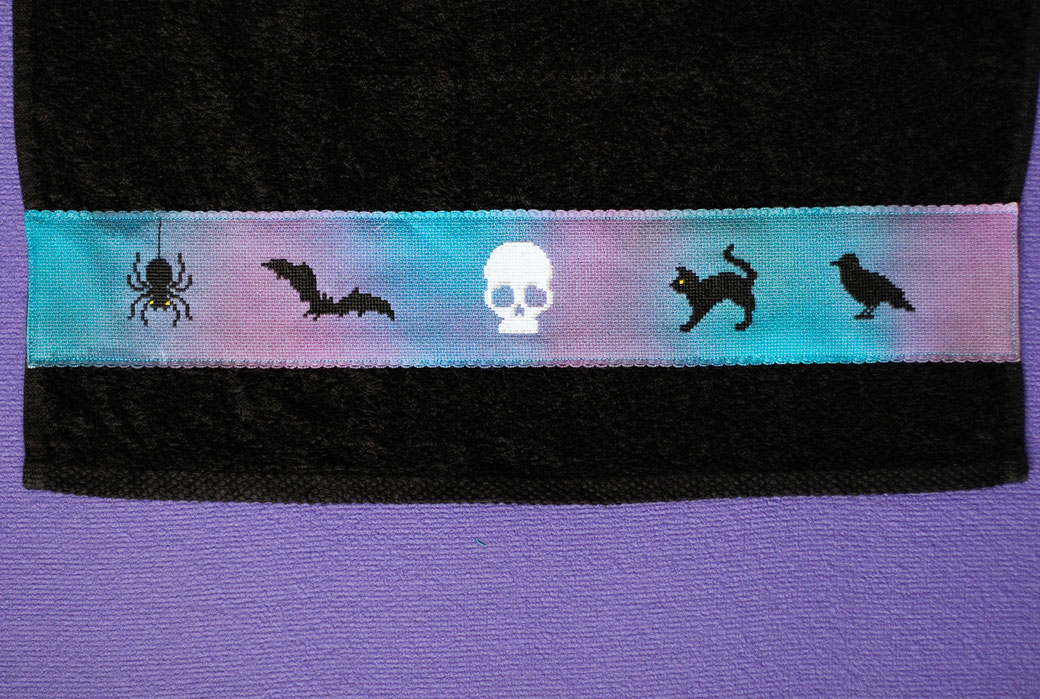 Halloween DIYs Part 2 - Spooky Cross-stitch Towel - Zebraspider Eco Anti-Fashion